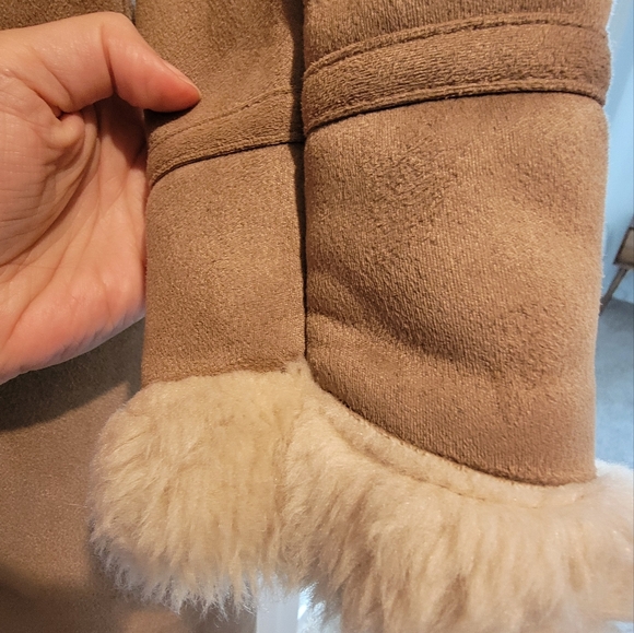 Coat - Picture 4 of 9